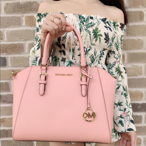 Michael Kors Handbags - SALE💕Michael kors large satchel bag crossbody